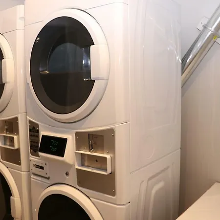 A Stylish Stay W/ A Queen Bed, Heated Floors.. #32 Brookline Exterior foto