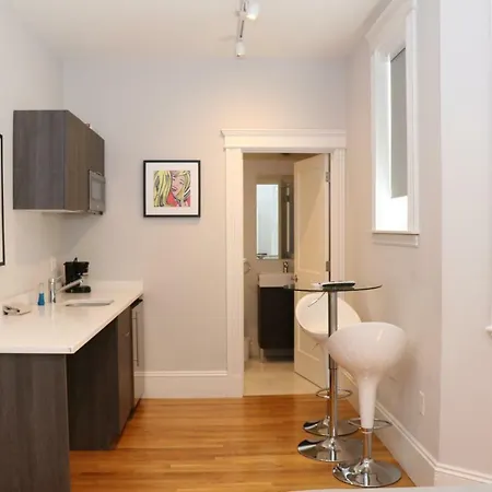 A Stylish Stay W/ A Queen Bed, Heated Floors.. #32 Brookline Exterior foto