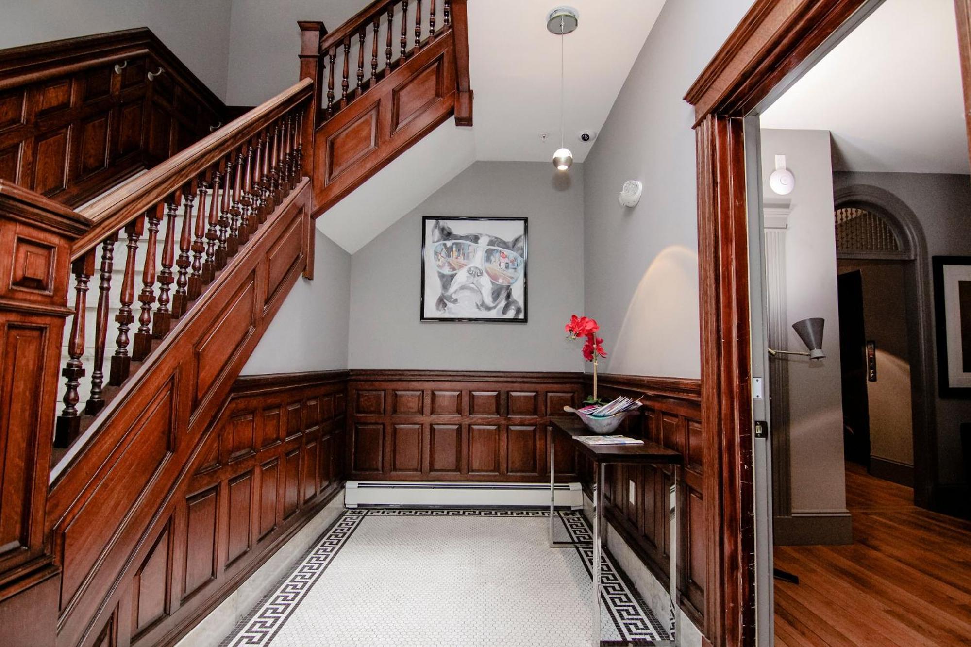 Apartment A Stylish W/ A Queen Bed, Heated Floors.. #32 Brookline