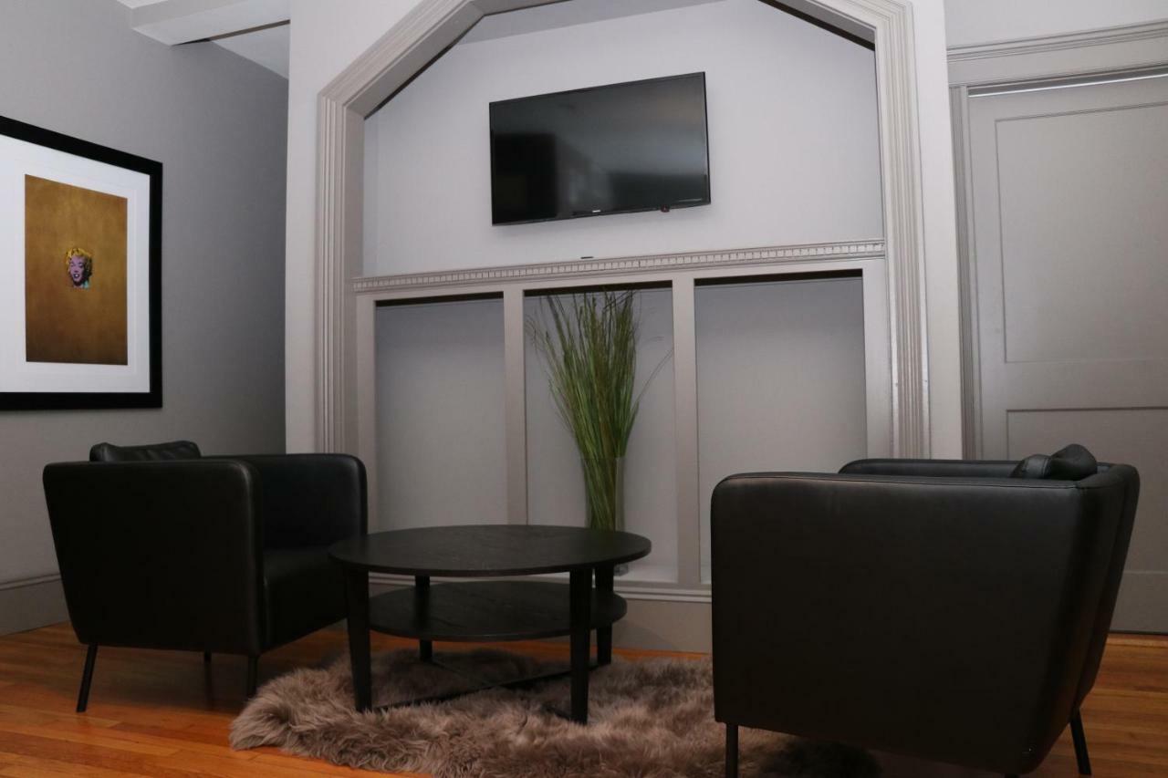 A Stylish W/ A Queen Bed, Heated Floors.. #32