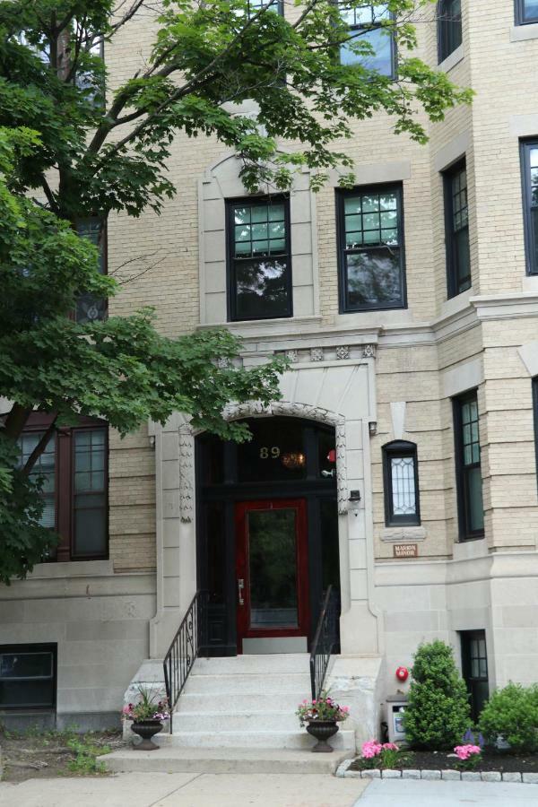 A Stylish W/ A Queen Bed, Heated Floors.. #32 * Brookline