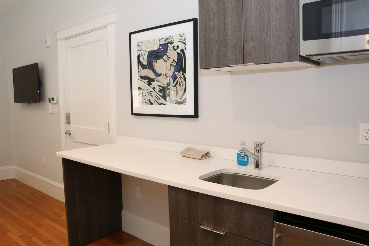 A Stylish W/ A Queen Bed, Heated Floors.. #32 Apartment *