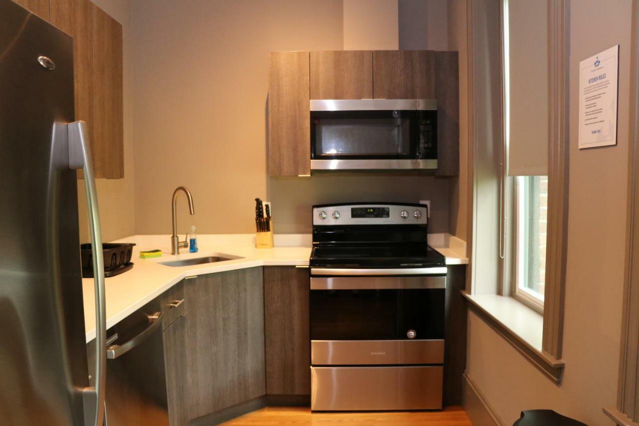 A Stylish W/ A Queen Bed, Heated Floors.. #32 Apartment Brookline