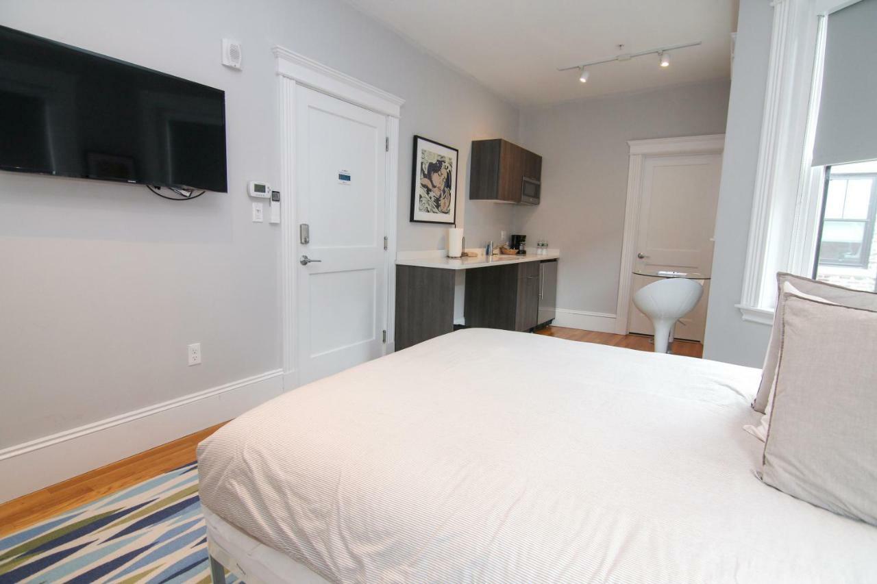 A Stylish W/ A Queen Bed, Heated Floors.. #32 * Brookline