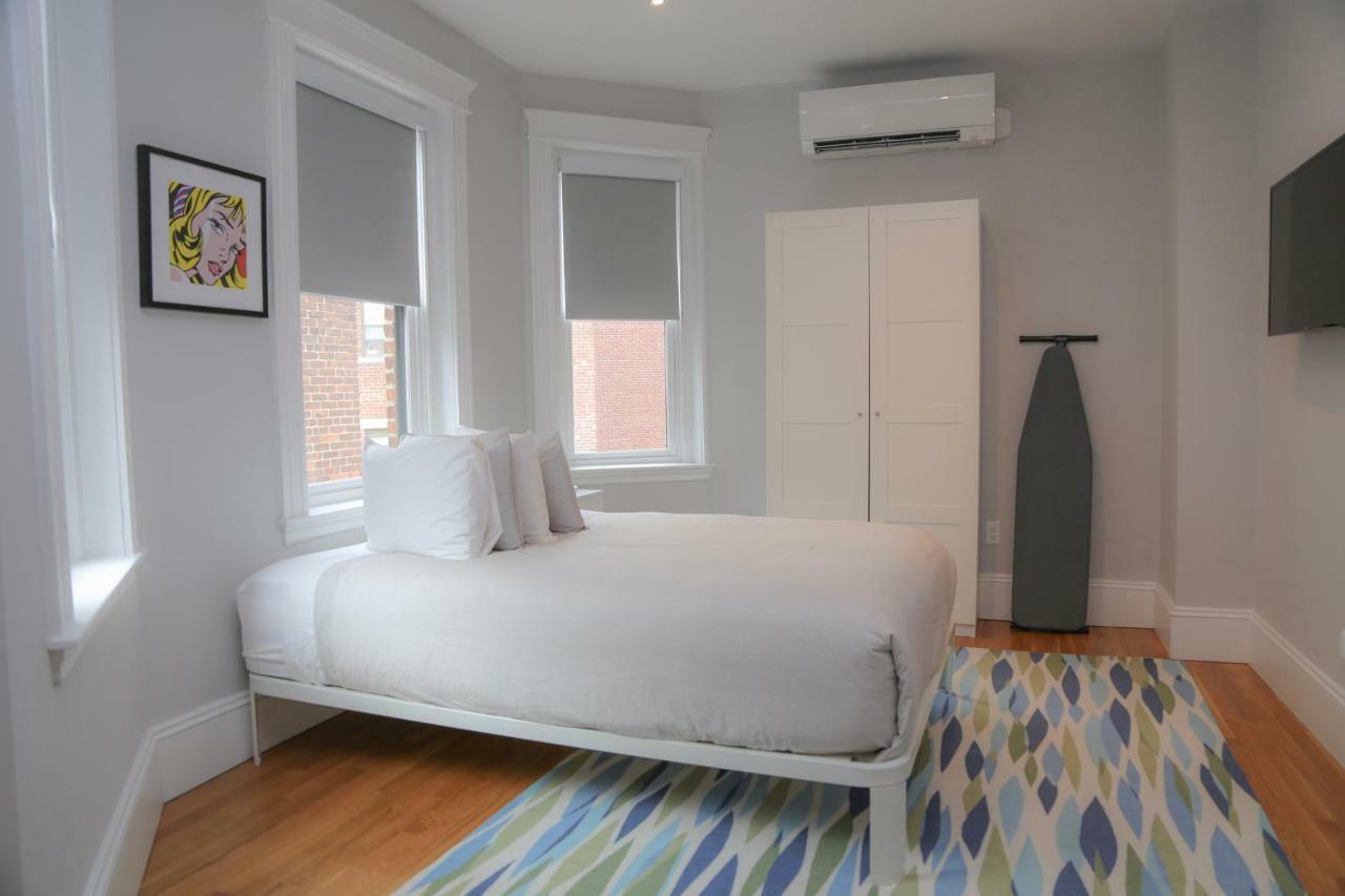 A Stylish W/ A Queen Bed, Heated Floors.. #32 Apartment
