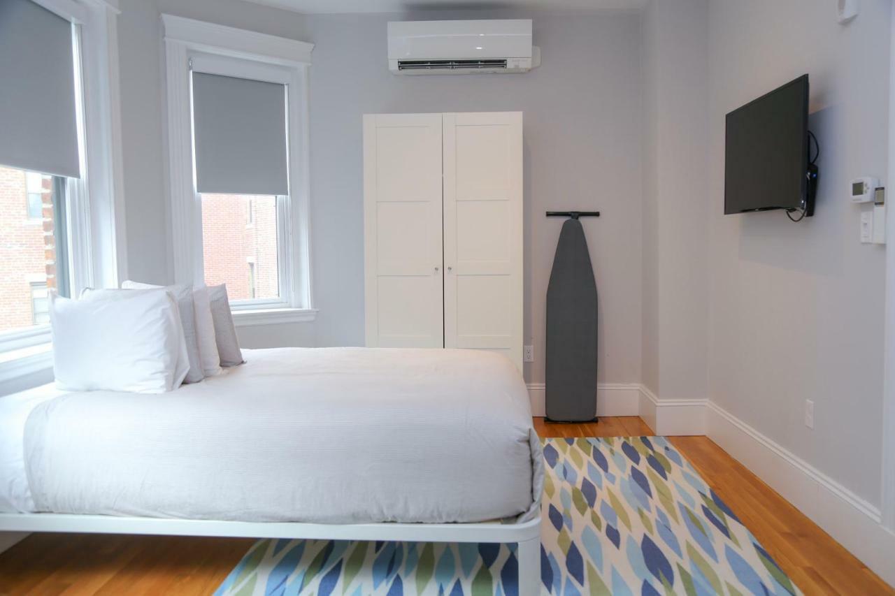 A Stylish W/ A Queen Bed, Heated Floors.. #32 Apartment Brookline