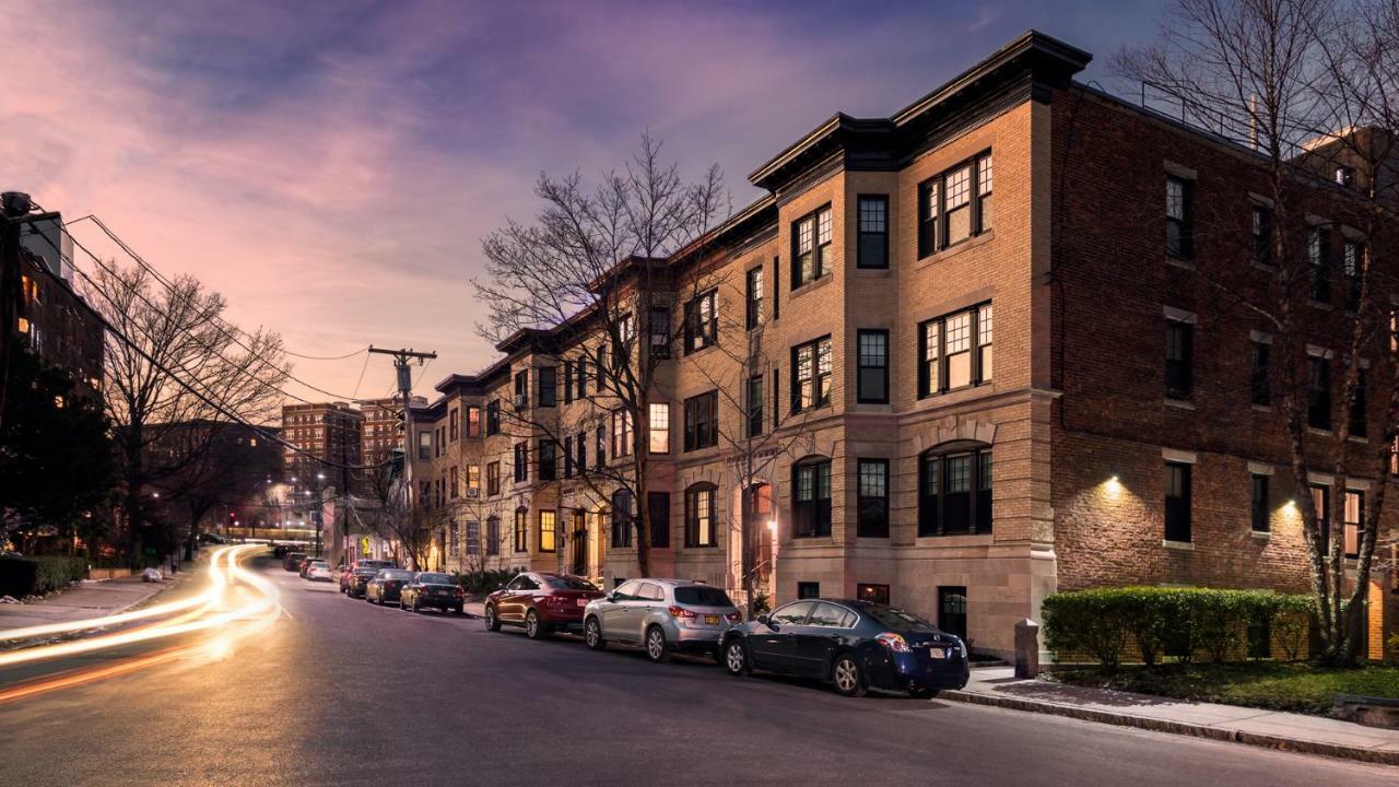 A Stylish W/ A Queen Bed, Heated Floors.. #32 Apartment
