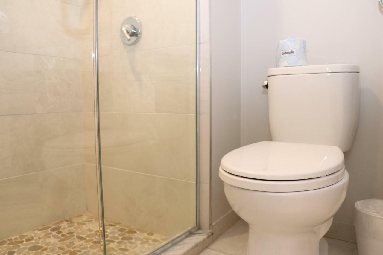 Apartment A Stylish W/ A Queen Bed, Heated Floors.. #32 *